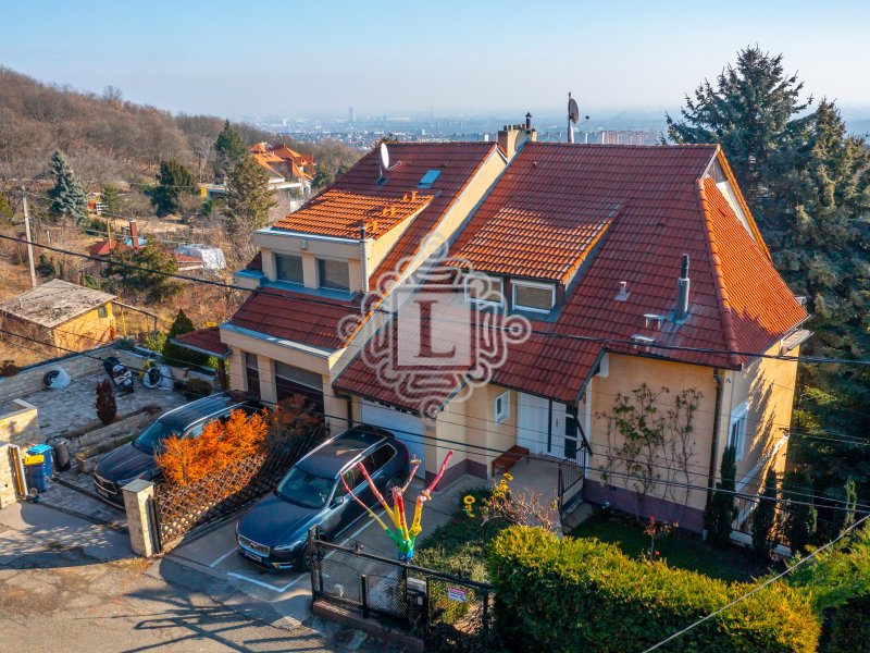 11.ker. Panorámás ikerház