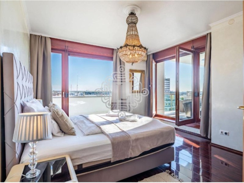 PENTHOUSE JELLEGŰ PANORÁMÁS LAKÁS A RÓMAI -KERTBEN
