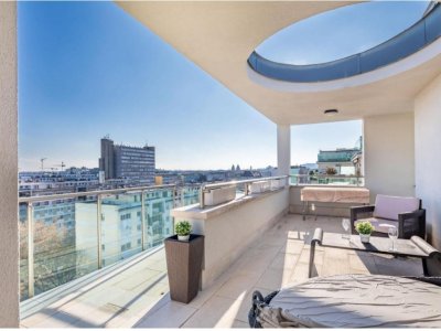 PENTHOUSE JELLEGŰ PANORÁMÁS LAKÁS A RÓMAI -KERTBEN