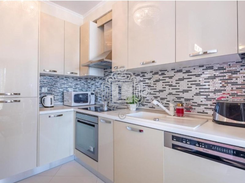 PENTHOUSE JELLEGŰ PANORÁMÁS LAKÁS A RÓMAI -KERTBEN