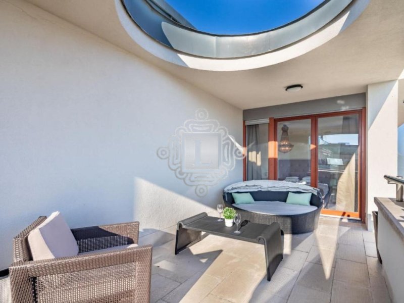 PENTHOUSE JELLEGŰ PANORÁMÁS LAKÁS A RÓMAI -KERTBEN