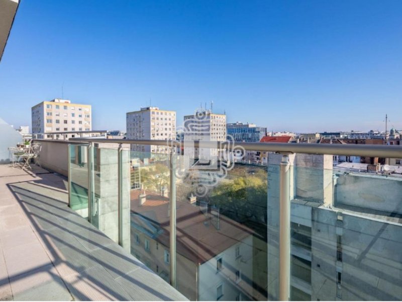 PENTHOUSE JELLEGŰ PANORÁMÁS LAKÁS A RÓMAI -KERTBEN