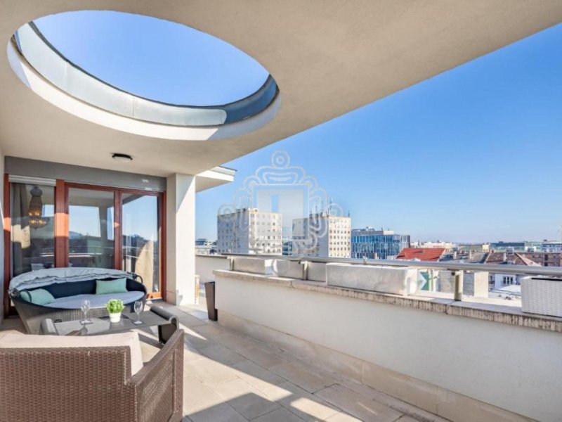PENTHOUSE JELLEGŰ PANORÁMÁS LAKÁS A RÓMAI -KERTBEN