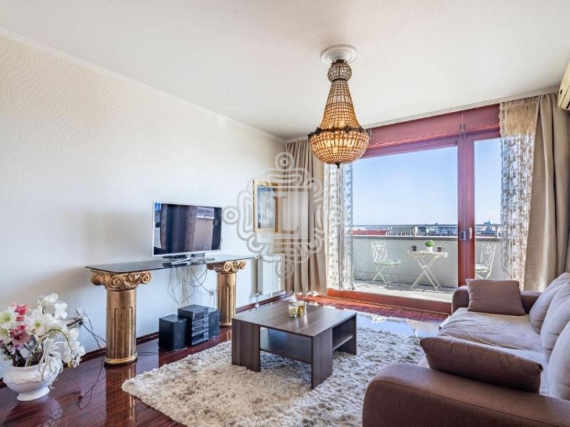 PENTHOUSE JELLEGŰ PANORÁMÁS LAKÁS A RÓMAI -KERTBEN