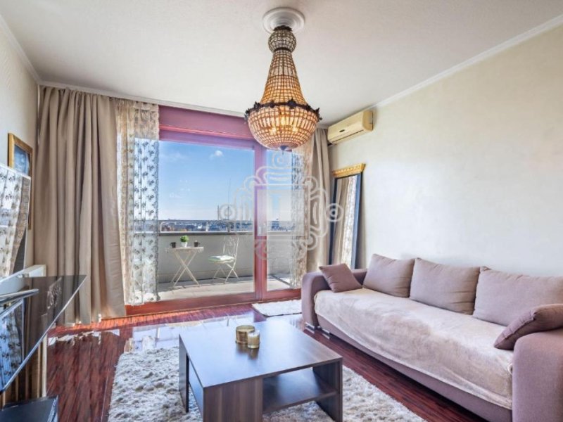 PENTHOUSE JELLEGŰ PANORÁMÁS LAKÁS A RÓMAI -KERTBEN