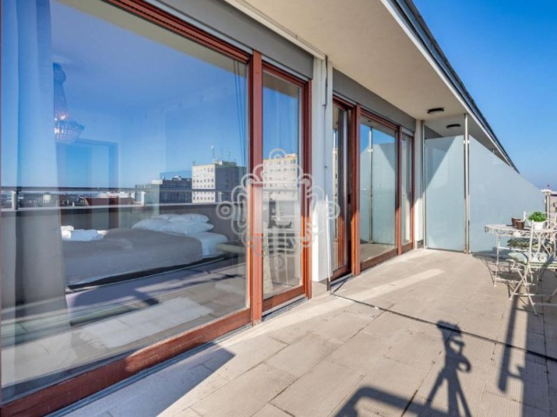 PENTHOUSE JELLEGŰ PANORÁMÁS LAKÁS A RÓMAI -KERTBEN